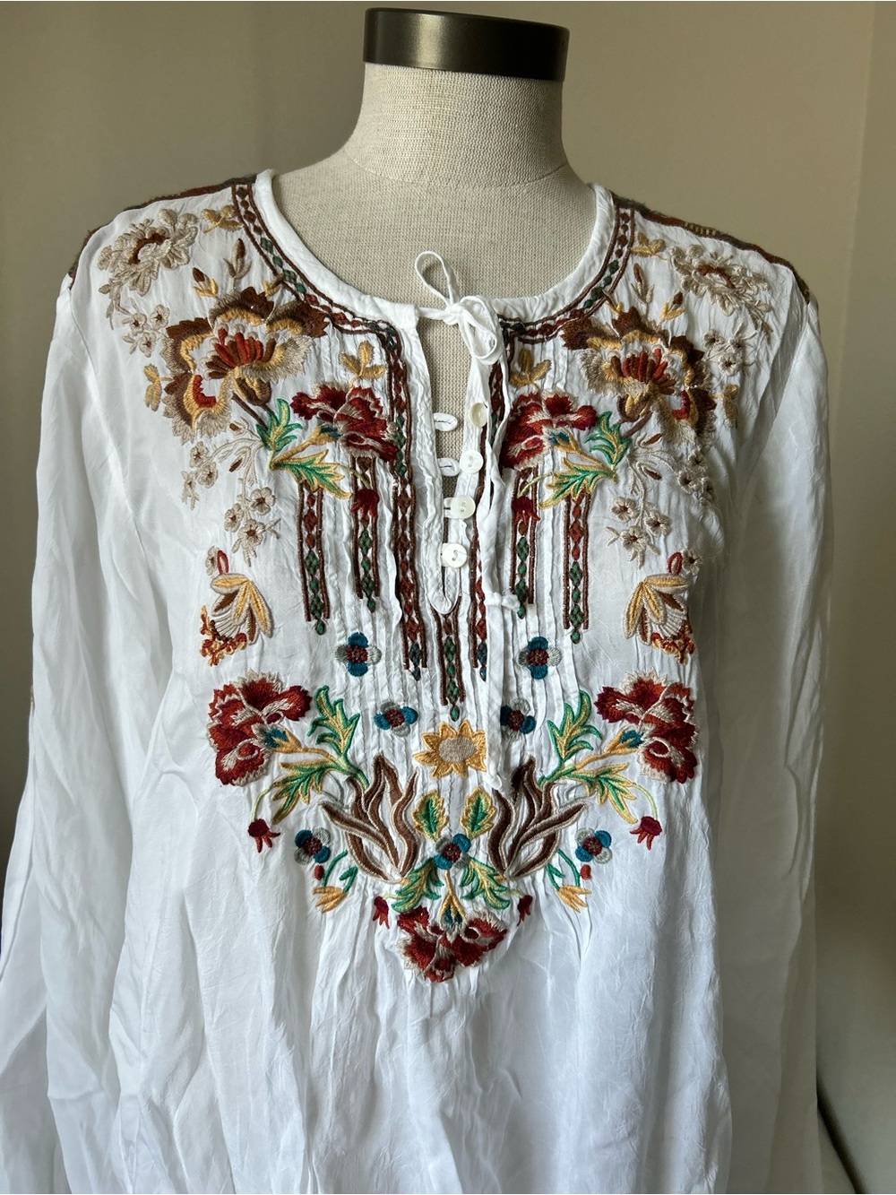 Johnny Was White Tunic with Multicolor Floral Embroidery - Picture 4 of 13